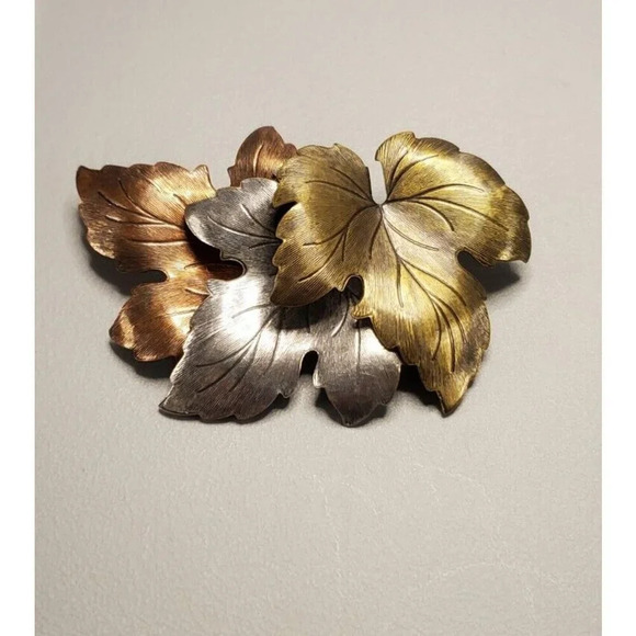 VTG Figural Maple Leaf Brooch Fall TriColor Metal 2.75 Inches - Picture 4 of 7